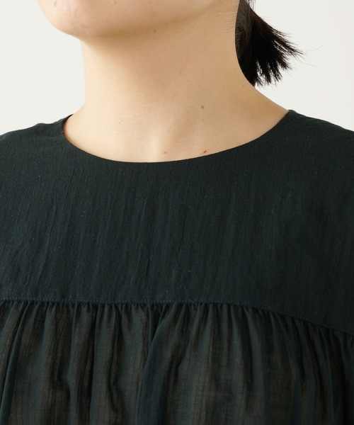 Whim Gazette（ウィムガゼット）の「コットンシフォンギャザーブラウス（シャツ/ブラウス・レディース・ライトブルー/ブラック/グレイッシュベージュ・FREE）」の8枚目の写真