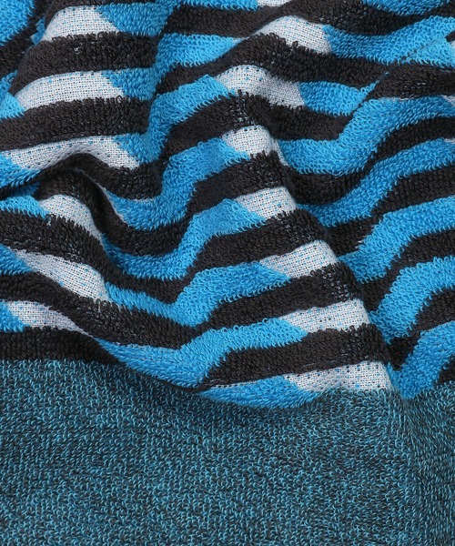 LANVIN en Bleu（ランバンオンブルー）の「グラフィック幾何学柄 ハンドタオル（ハンカチ/ハンドタオル・メンズ・ネイビー/サックスブルー/グレー・FREE）」の5枚目の写真