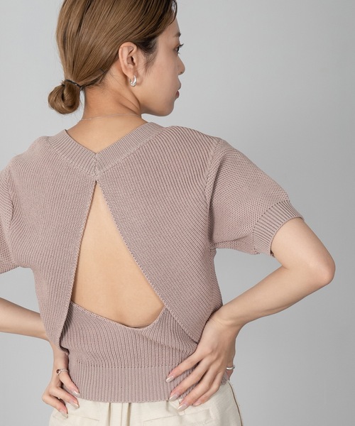 Amiur(エミレ)の「back open knit tops(ニット/セーター・レディース・ブラック/ベージュ/ホワイト・FREE)」の6枚目の写真