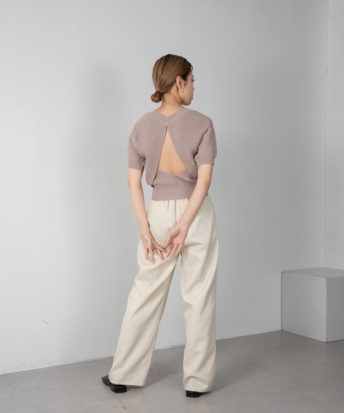 Amiur(エミレ)の「back open knit tops(ニット/セーター・レディース・ブラック/ベージュ/ホワイト・FREE)」の7枚目の写真