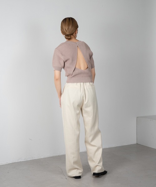 Amiur(エミレ)の「back open knit tops(ニット/セーター・レディース・ブラック/ベージュ/ホワイト・FREE)」の8枚目の写真