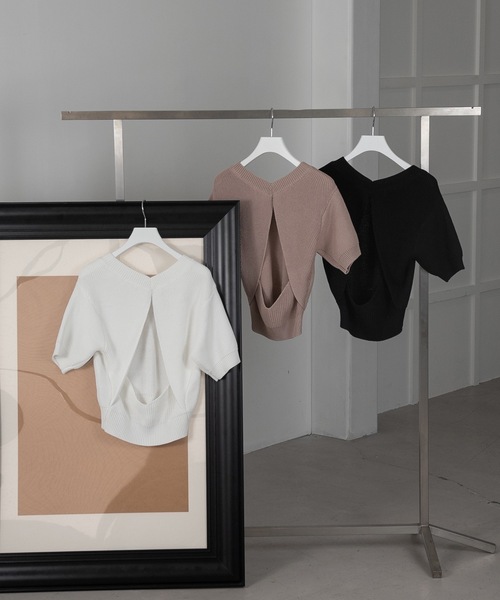 Amiur(エミレ)の「back open knit tops(ニット/セーター・レディース・ブラック/ベージュ/ホワイト・FREE)」の9枚目の写真