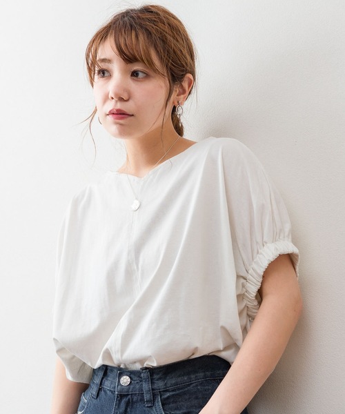 atONE(アットワン)の「atONE 2WAYゴムギャザースリーブカットソー(Tシャツ/カットソー・レディース・ホワイト/グレイッシュベージュ/ブラック/テラコッタ・M-L/4L~5L/LL~3L)」の2枚目の写真