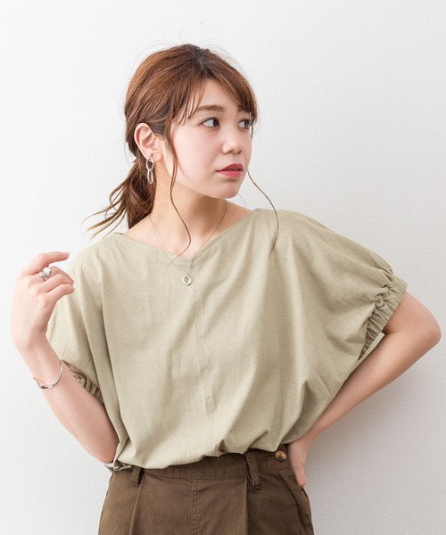 atONE(アットワン)の「atONE 2WAYゴムギャザースリーブカットソー(Tシャツ/カットソー・レディース・ホワイト/グレイッシュベージュ/ブラック/テラコッタ・M-L/4L~5L/LL~3L)」の4枚目の写真