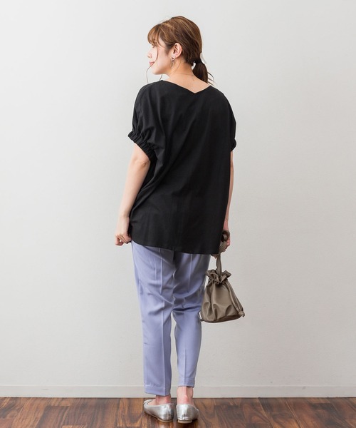 atONE(アットワン)の「atONE 2WAYゴムギャザースリーブカットソー(Tシャツ/カットソー・レディース・ホワイト/グレイッシュベージュ/ブラック/テラコッタ・M-L/4L~5L/LL~3L)」の12枚目の写真