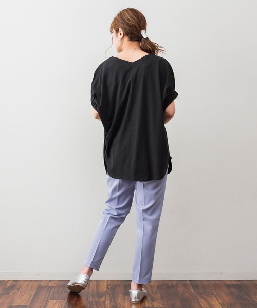 atONE(アットワン)の「atONE 2WAYゴムギャザースリーブカットソー(Tシャツ/カットソー・レディース・ホワイト/グレイッシュベージュ/ブラック/テラコッタ・M-L/4L~5L/LL~3L)」の7枚目の写真