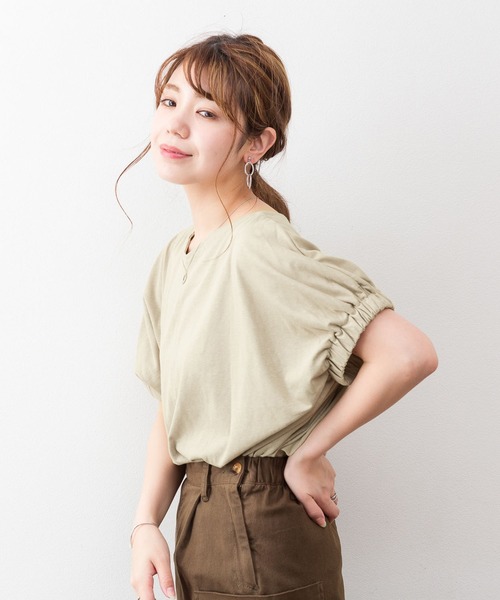 atONE(アットワン)の「atONE 2WAYゴムギャザースリーブカットソー(Tシャツ/カットソー・レディース・ホワイト/グレイッシュベージュ/ブラック/テラコッタ・M-L/4L~5L/LL~3L)」の17枚目の写真