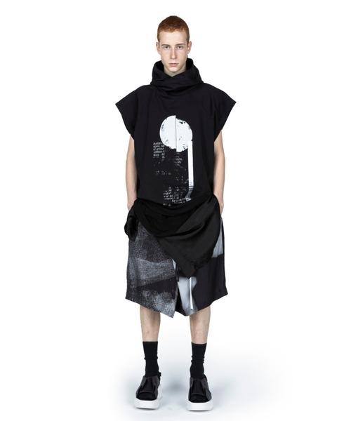 JULIUS（ユリウス）の「JULIUS/ユリウス/プリントスウェットノースリーブパーカー/827CUM2（パーカー・メンズ・ブラック/ベージュ・3/2）」の6枚目の写真