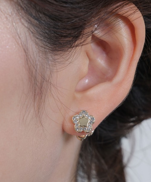 MARY QUANT（マリークワント）の「ビジューデイジーデュオ ピアス（ピアス（両耳用）・レディース・シルバー/ゴールド/ピンクゴールド・FREE）」の3枚目の写真
