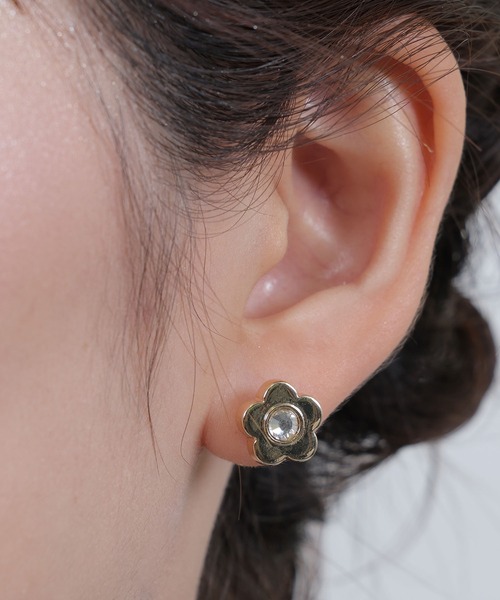 MARY QUANT（マリークワント）の「ビジューデイジーデュオ ピアス（ピアス（両耳用）・レディース・シルバー/ゴールド/ピンクゴールド・FREE）」の9枚目の写真