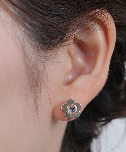 MARY QUANT（マリークワント）の「ビジューデイジーデュオ ピアス（ピアス（両耳用）・レディース・シルバー/ゴールド/ピンクゴールド・FREE）」の14枚目の写真