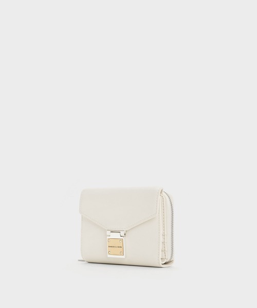 CHARLES & KEITH（チャールズ & キース）の「Austenオースティンメタリックアクセントウォレット（財布・レディース・クリーム/スミクロ/ダークブラウン・XXS）」の4枚目の写真