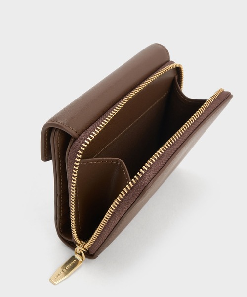 CHARLES & KEITH（チャールズ & キース）の「Austenオースティンメタリックアクセントウォレット（財布・レディース・クリーム/スミクロ/ダークブラウン・XXS）」の11枚目の写真