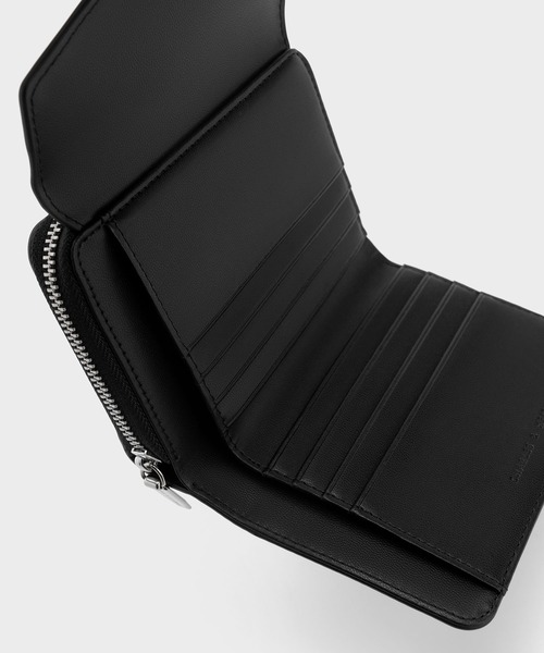 CHARLES & KEITH（チャールズ & キース）の「Austenオースティンメタリックアクセントウォレット（財布・レディース・クリーム/スミクロ/ダークブラウン・XXS）」の14枚目の写真