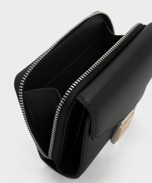 CHARLES & KEITH（チャールズ & キース）の「Austenオースティンメタリックアクセントウォレット（財布・レディース・クリーム/スミクロ/ダークブラウン・XXS）」の15枚目の写真