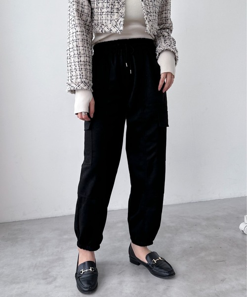 EPIMI E'PIMMY（エピミエピミー）の「スエードポンチカーゴパンツ（カーゴパンツ・レディース・アイボリー/ブラック/グレー・MEDIUM）」の3枚目の写真