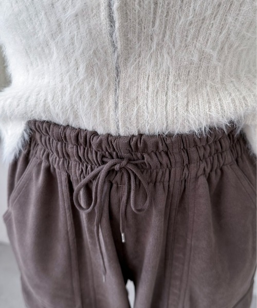 EPIMI E'PIMMY（エピミエピミー）の「スエードポンチカーゴパンツ（カーゴパンツ・レディース・アイボリー/ブラック/グレー・MEDIUM）」の15枚目の写真