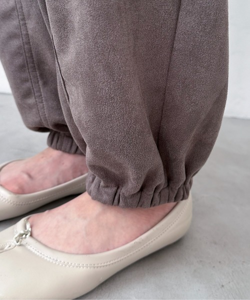 EPIMI E'PIMMY（エピミエピミー）の「スエードポンチカーゴパンツ（カーゴパンツ・レディース・アイボリー/ブラック/グレー・MEDIUM）」の8枚目の写真