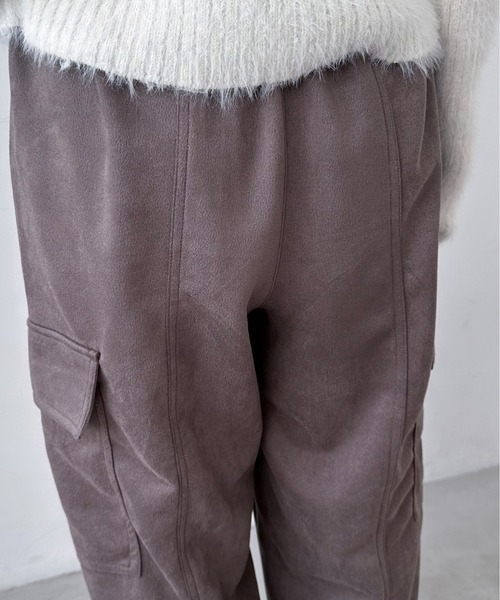 EPIMI E'PIMMY（エピミエピミー）の「スエードポンチカーゴパンツ（カーゴパンツ・レディース・アイボリー/ブラック/グレー・MEDIUM）」の18枚目の写真