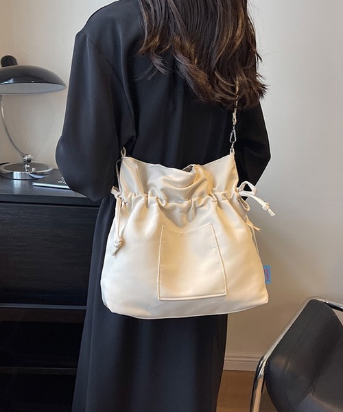 Mignonjour（ミニョンジュール）の「Mignonjour/巾着トートバッグ M2225（トートバッグ・レディース・ブラック/ベージュ/アイボリー・FREE）」の2枚目の写真