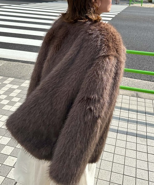 archives(アルシーヴ)の「〈Ltd.〉NoCollar Volume Fur Coat(その他アウター・レディース・ブラウン/アイボリー・MEDIUM)」の4枚目の写真