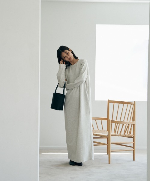 marjour（マージュール）の「OTONA MAXI LENGTH ONEPIECE（ワンピース・レディース・オートミール/ブラック・S～Ｍ/M～Ｌ）」の3枚目の写真