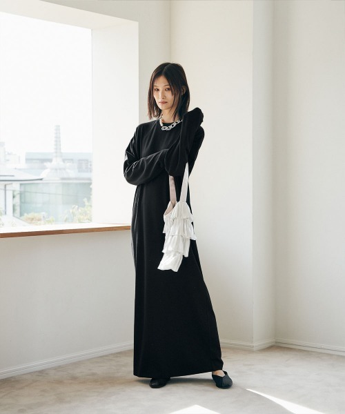 marjour（マージュール）の「OTONA MAXI LENGTH ONEPIECE（ワンピース・レディース・オートミール/ブラック・S～Ｍ/M～Ｌ）」の4枚目の写真