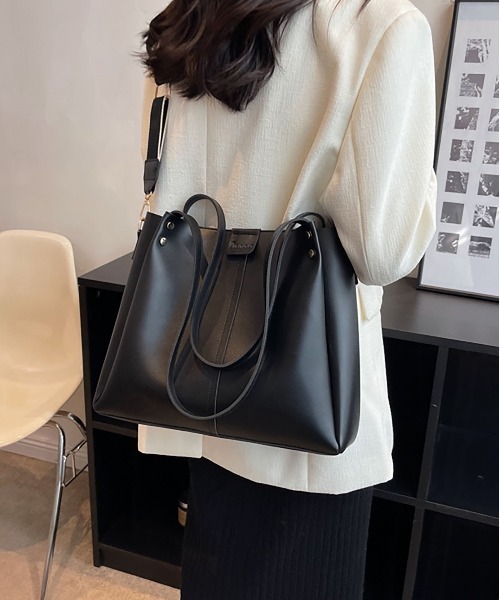 MaxMaraアウトレット●UVA● フェイクレザーショルダーバッグ セール】フェイクレザー大容量ショルダーバッグ ユニーク