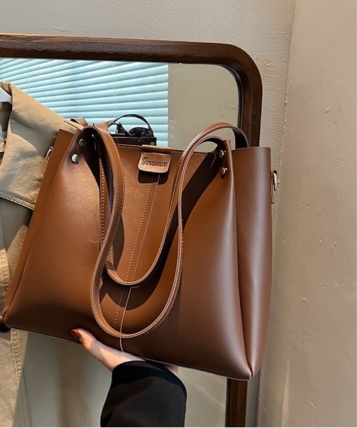 MaxMaraアウトレット●UVA● フェイクレザーショルダーバッグ セール】フェイクレザー大容量ショルダーバッグ ユニーク