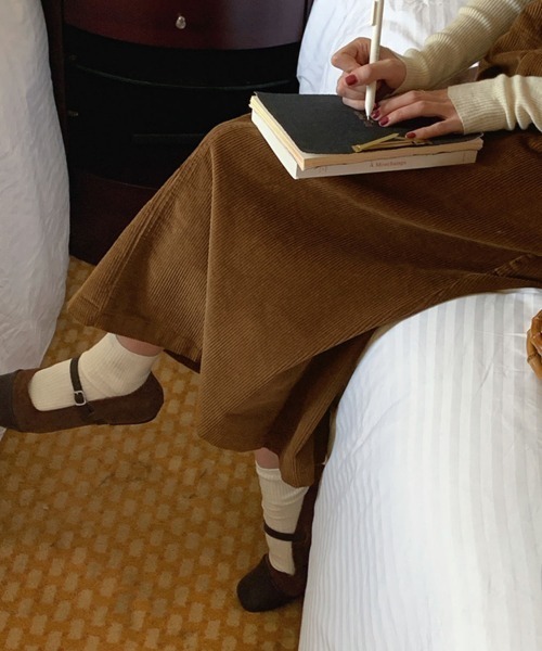 PRIVATE BEACH(プライベートビーチ)の「コーデュロイサロペット(サロペット/オーバーオール・レディース・イエロー/ベージュ/ブラウン・M/L)」の5枚目の写真