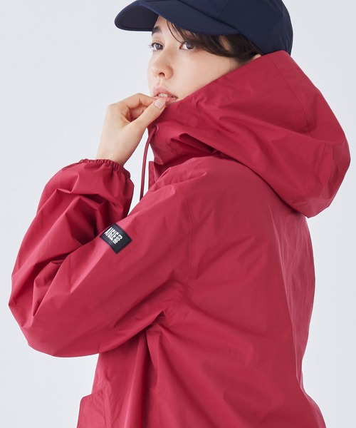 AIGLE(エーグル)の「透湿防水 パッカブルロングフーデッドジャケット(マウンテンパーカー・レディース・ブラック/レッド/モスグリーン・34/36/38/40)」の20枚目の写真
