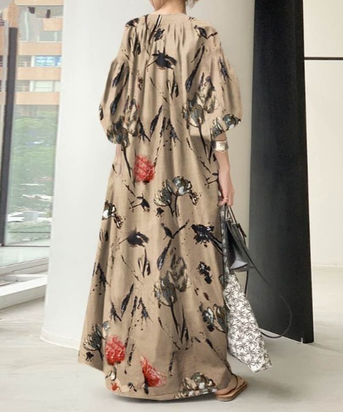 deux amour（ドゥーザムール）の「大花マキシワンピース（ワンピース・レディース・カーキ/ベージュ・FREE）」の4枚目の写真