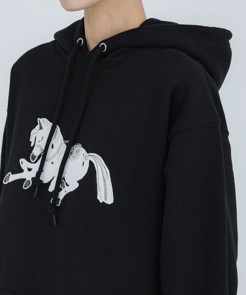 < tanakadaisuke >STUDIOUS別注 / ホース刺繍フーディ tanakadaisuke >STUDIOUS別注 / ホース刺繍フーディ