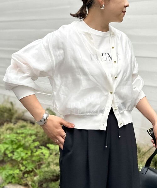 NOLLEY’S（ノーリーズ）の「《手洗い可能》シアー布帛クルーネックカーディガン（カーディガン/ボレロ・レディース・ブラウン/ブラック/オフホワイト/ネイビー/ブルー・38）」の2枚目の写真