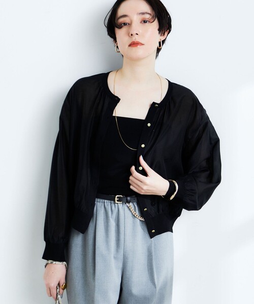 NOLLEY’S（ノーリーズ）の「《手洗い可能》シアー布帛クルーネックカーディガン（カーディガン/ボレロ・レディース・ブラウン/ブラック/オフホワイト/ネイビー/ブルー・38）」の3枚目の写真