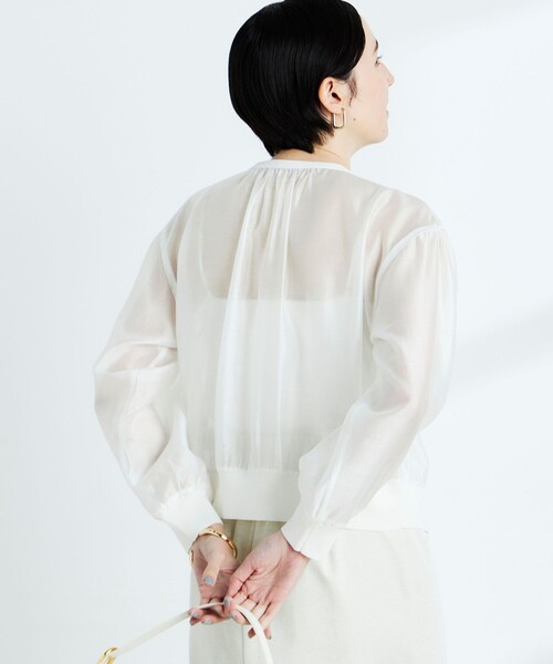 NOLLEY’S（ノーリーズ）の「《手洗い可能》シアー布帛クルーネックカーディガン（カーディガン/ボレロ・レディース・ブラウン/ブラック/オフホワイト/ネイビー/ブルー・38）」の20枚目の写真