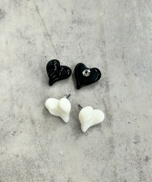 WHO'S WHO gallery（フーズフーギャラリー）の「ドロップハートピアス（ピアス（両耳用）・レディース・オフホワイト/ブラック・FREE）」の4枚目の写真