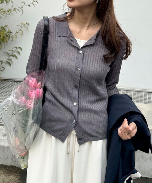 fredy emue（フレディエミュ）の「【インフルエンサー企画 別注カラーあり】衿付きシアーリブカーディガン（ニット/セーター・レディース・チャコールグレー/サックスブルー/ライトグレー/ネイビー・38）」の2枚目の写真