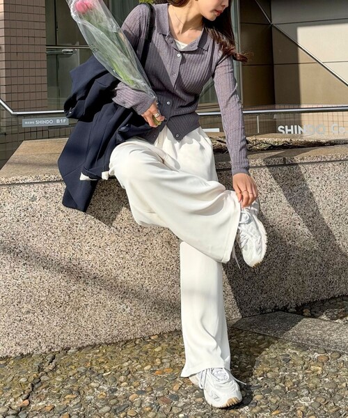 fredy emue（フレディエミュ）の「【インフルエンサー企画 別注カラーあり】衿付きシアーリブカーディガン（ニット/セーター・レディース・チャコールグレー/サックスブルー/ライトグレー/ネイビー・38）」の21枚目の写真