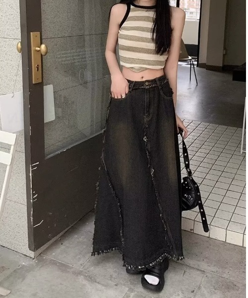 a lot of love（ア ロット オブ ラブ）の「ランダムフリンジアクセント デニムスカート（デニムスカート・レディース・ブラック・S/M）」の4枚目の写真
