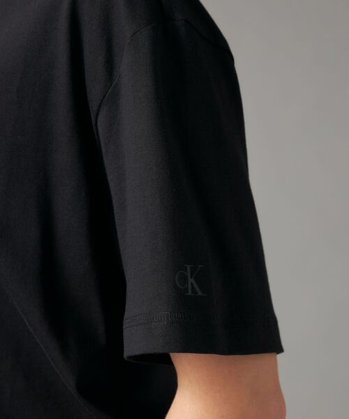 Calvin Klein（カルバン・クライン）の「CK ロゴ レギュラー Tシャツ（Tシャツ/カットソー・メンズ・ブラック/ホワイト・M/L/S/XL）」の6枚目の写真