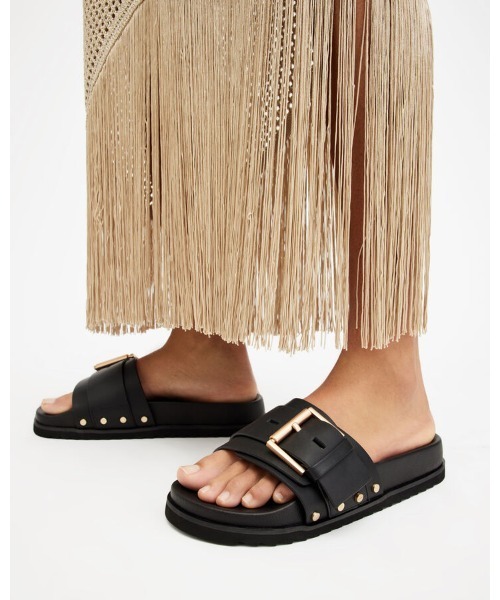 ALLSAINTS（オールセインツ）の「ELLIE STUDDED BUCKLE LEATHER SLIDERS | ELLIE スタッズ バックル レザー スライダー（サンダル・レディース・ブラック・UK5/UK6/UK4/UK3）」の2枚目の写真
