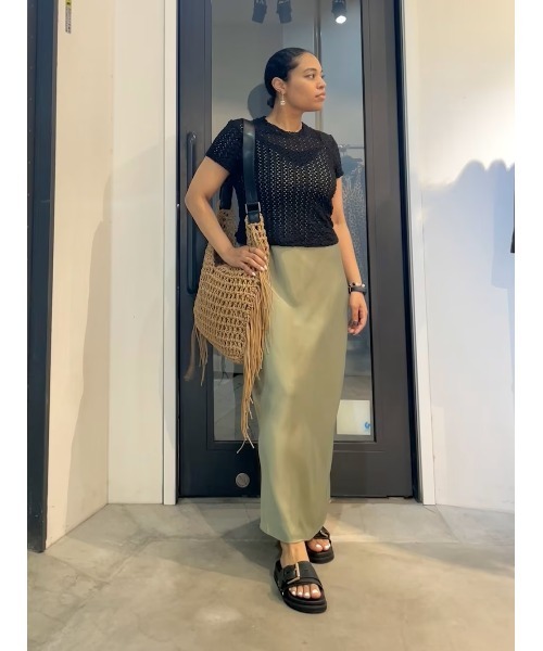 ALLSAINTS（オールセインツ）の「ELLIE STUDDED BUCKLE LEATHER SLIDERS | ELLIE スタッズ バックル レザー スライダー（サンダル・レディース・ブラック・UK5/UK6/UK4/UK3）」の12枚目の写真