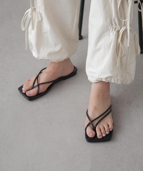 FREE'S MART（フリーズマート）の「◆クッションコンフォートサンダル（サンダル・レディース・ブラック/ホワイト・MEDIUM/SMALL）」の2枚目の写真