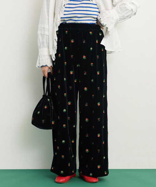 CHILD WOMAN（チャイルドウーマン）の「ベロアカラフル刺繍 イージーパンツ（その他パンツ・レディース・ブラック・FREE）」の2枚目の写真