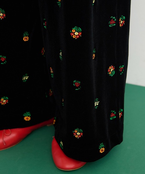 CHILD WOMAN（チャイルドウーマン）の「ベロアカラフル刺繍 イージーパンツ（その他パンツ・レディース・ブラック・FREE）」の19枚目の写真