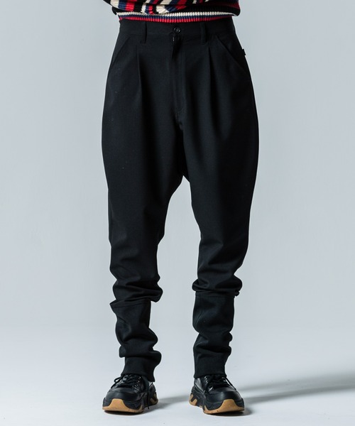 glamb（グラム）の「Structure Pants / ストラクチャーパンツ（その他パンツ・メンズ・グレー/ブラック・S/M/L）」の2枚目の写真