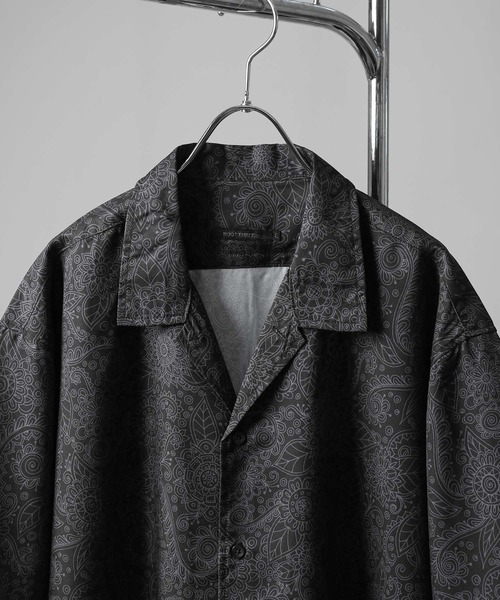 ROOT THREE（ルートスリー）の「【ROOT THREE】 総柄 オープンカラー 半袖 シャツ / 柄シャツ（シャツ/ブラウス・メンズ・ブラック系1/グリーン系/ブラック系/グレー系・LARGE/MEDIUM）」の5枚目の写真