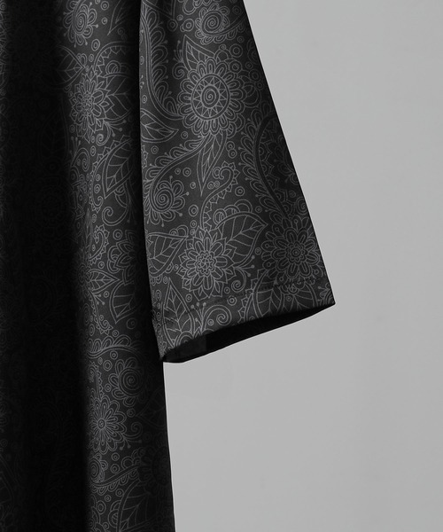 ROOT THREE（ルートスリー）の「【ROOT THREE】 総柄 オープンカラー 半袖 シャツ / 柄シャツ（シャツ/ブラウス・メンズ・ブラック系1/グリーン系/ブラック系/グレー系・LARGE/MEDIUM）」の6枚目の写真