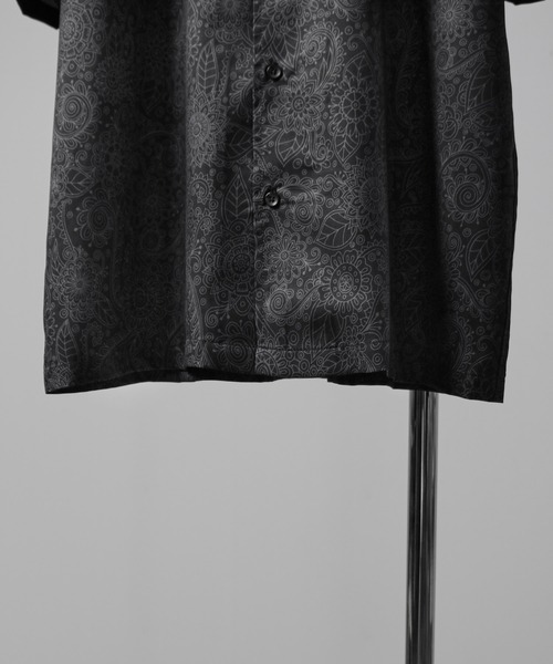 ROOT THREE（ルートスリー）の「【ROOT THREE】 総柄 オープンカラー 半袖 シャツ / 柄シャツ（シャツ/ブラウス・メンズ・ブラック系1/グリーン系/ブラック系/グレー系・LARGE/MEDIUM）」の7枚目の写真